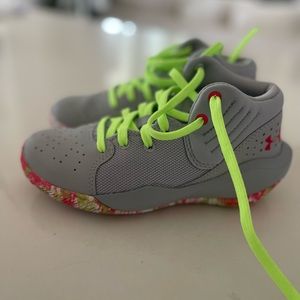 Girls under armor basketball shoes